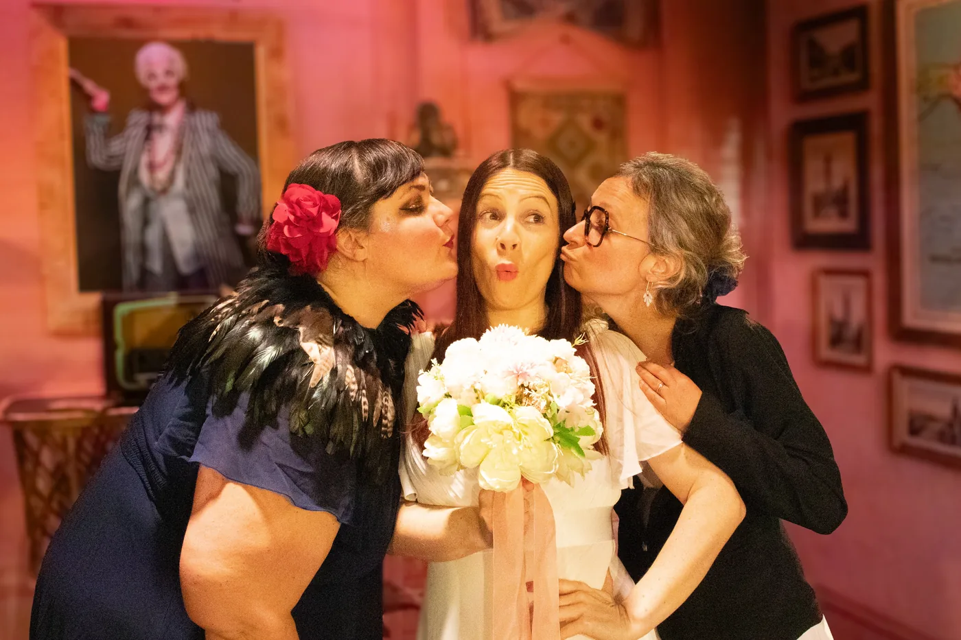 Les Cousines, comédie en tournée — la scène du mariage