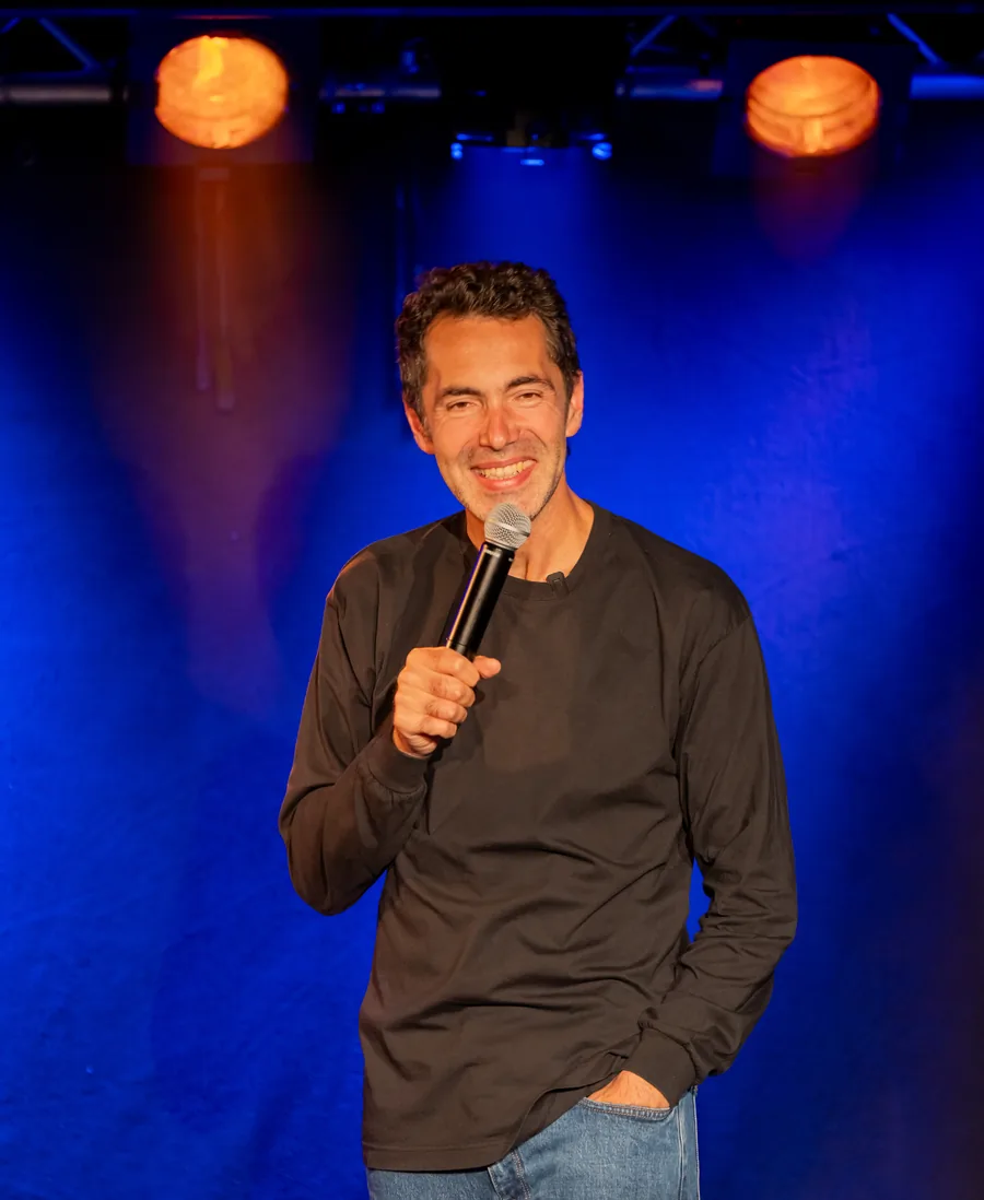 Ben en tournée avec son spectacle Philosophe amateur, sur scène