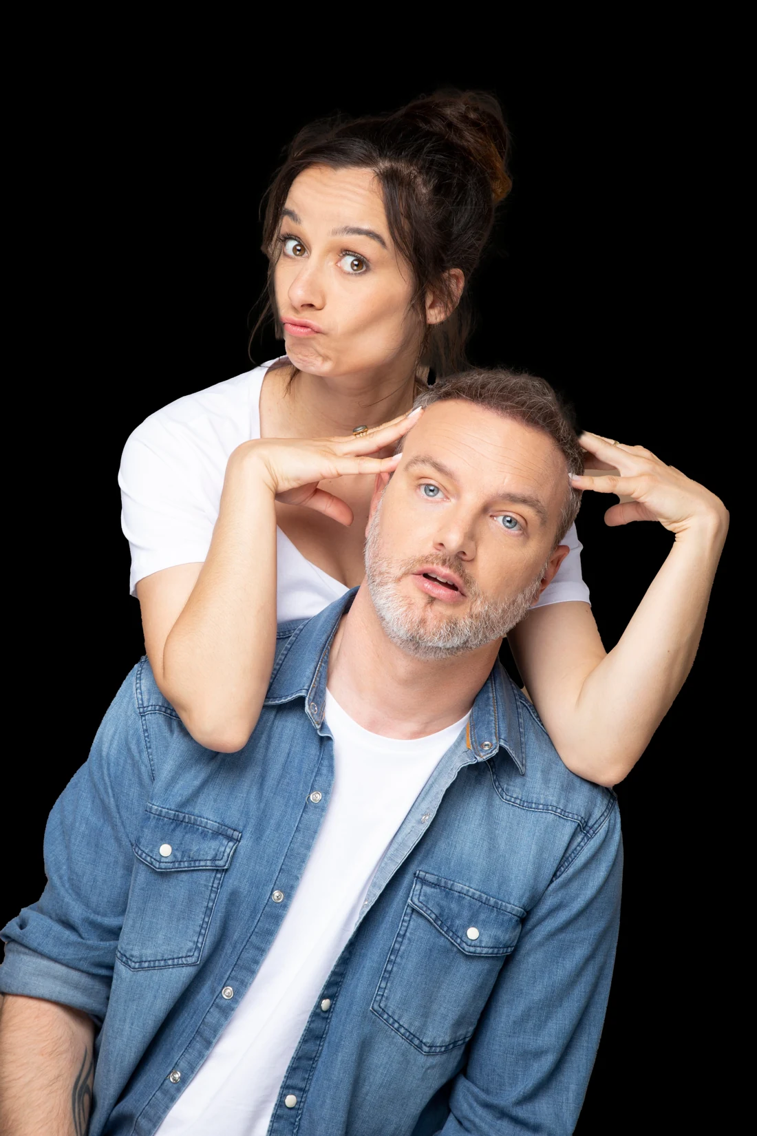 Le duo Charlie & Stylien en photo studio, pour leur comédie musicale humoristique LALAMOUR